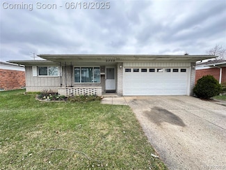 2759 Saratoga Dr, Troy, MI 48083