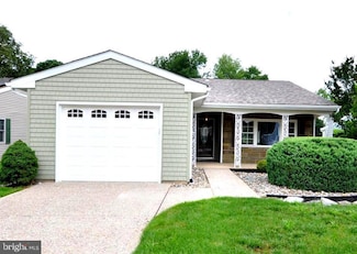 16 Thornbury Place, Southampton, NJ 08088