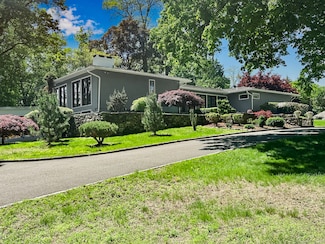 57 Old Mill Ln, Stamford, CT 06902