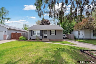 4542 Pinehurst Ave SW, Grand Rapids, MI 49548