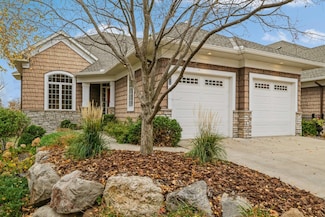 10016 Indigo Dr, Eden Prairie, MN 55347