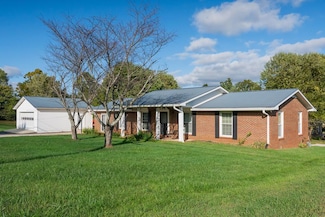 860 Shady Ln, Cookeville, TN 38501