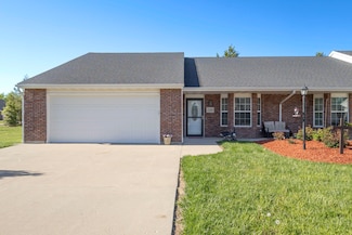 1220 Shepherds Dr, Moberly, MO 65270