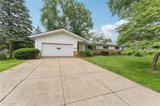 712 Leeman Dr, Akron, OH 44319