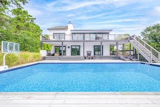 15 Mcgregor Dr, Southampton, NY 11968