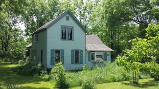 417 Pine St, Fruitport, MI 49415