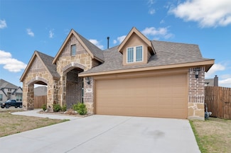 304 Hidden Cove Dr, Ponder, TX 76259