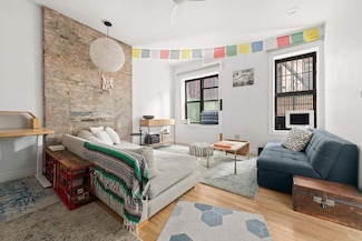 170 Norfolk St Unit 4, New York, NY 10002