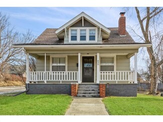 839 41st St, Des Moines, IA 50312