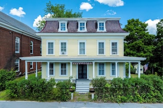 534 Elm St, Chester, VT 05143