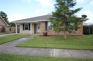 3401 Moss Ln, Violet, LA 70092