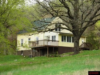 260 Myrick St, Le Sueur, MN 56058
