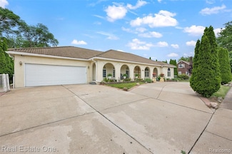 1737 Salina St, Dearborn, MI 48120