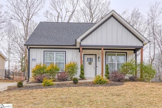 19 E Castle Dr, Greenville, SC 29605