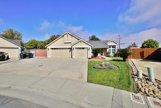 3215 Holly Ct, Hanford, CA 93230