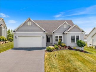 3758 Malibu Hills Dr, Syracuse, NY 13209