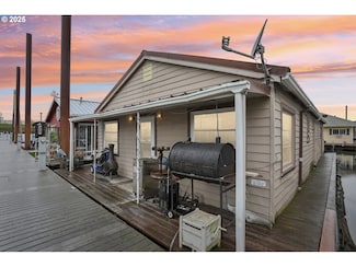 1833 N Jantzen Ave, Portland, OR 97217
