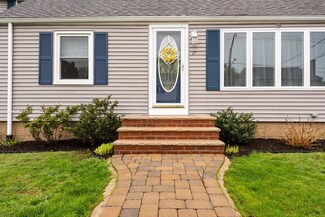 17 Rainbow Rd, Peabody, MA 01960