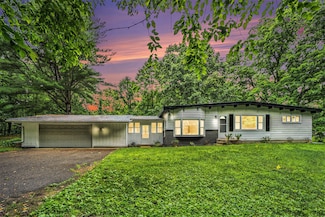 7350 N 46th St, Augusta, MI 49012