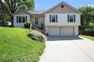 6403 NW Hilldale Dr, Kansas City, MO 64151