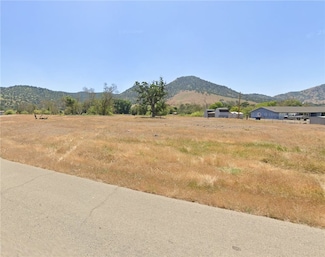 1 Live Oak Dr, Sanger, CA 93657