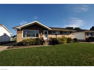 579 E Hillsdale Ave, Independence, OH 44131