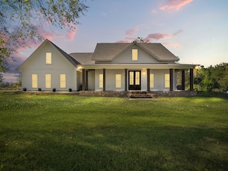 572 S Smokey Cove Rd, Singer, LA 70660