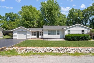 10015 Center Ln, Fairview Heights, IL 62208