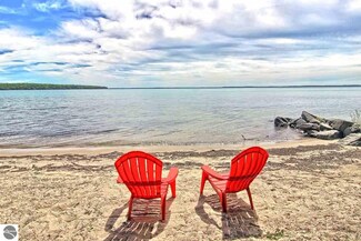 4077 N West Bay Shore Dr, Suttons Bay, MI 49682