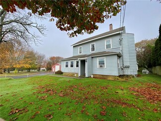 1535 Wapping Rd, Middletown, RI 02842