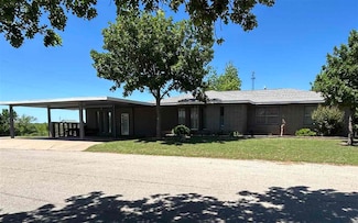 17 Hillcrest St, Perry, OK 73077