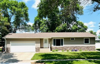 1223 12th Ave NE, Aberdeen, SD 57401