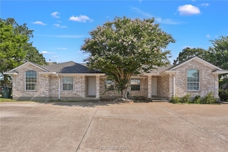 1401 Western Oaks Ct, Bryan, TX 77807