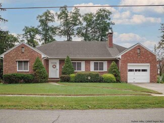 139 Hamilton Ct, Port Ewen, NY 12466