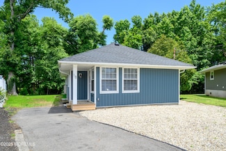 18 Caribbean Ct, Toms River, NJ 08753