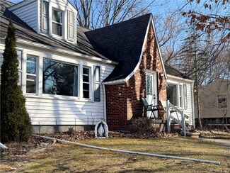 156 Upland Dr, New Castle, PA 16105