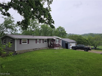 4470 Foxfire Dr, Zanesville, OH 43701