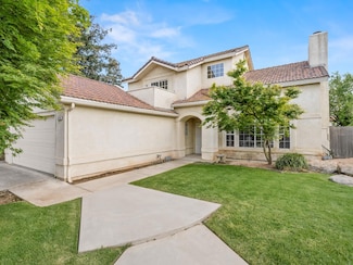 1523 E Pryor Dr, Fresno, CA 93720