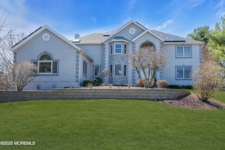 2 Chestnut Hill Dr, Manalapan, NJ 07726