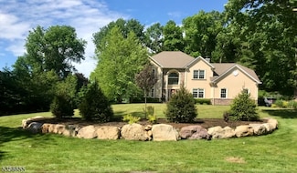 77 Oak Rd, Boonton, NJ 07005