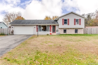 3357 Sapphire Ln, Fort Gratiot, MI 48059
