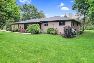 6898 Vernmoor Dr, Troy, MI 48098