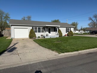 1317 S Highland Ct, Marshall, MO 65340