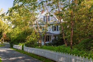 4 Huntington Rd, Mount Desert, ME 04660