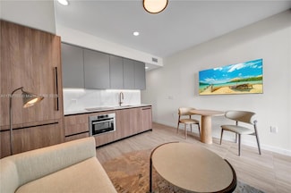 580 72nd St Unit 1511, Miami Beach, FL 33141