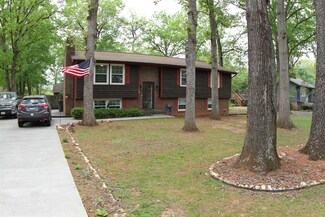 1118 Granite Dr, Bedford, VA 24523