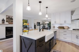 670 W Broadway, Suttons Bay, MI 49682