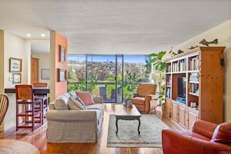 2564 Navarra Dr Unit 113, Carlsbad, CA 92009