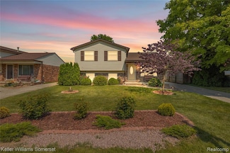 39754 Chart St, Harrison Township, MI 48045