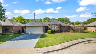 517 E Robin Ct, Desoto, TX 75115
